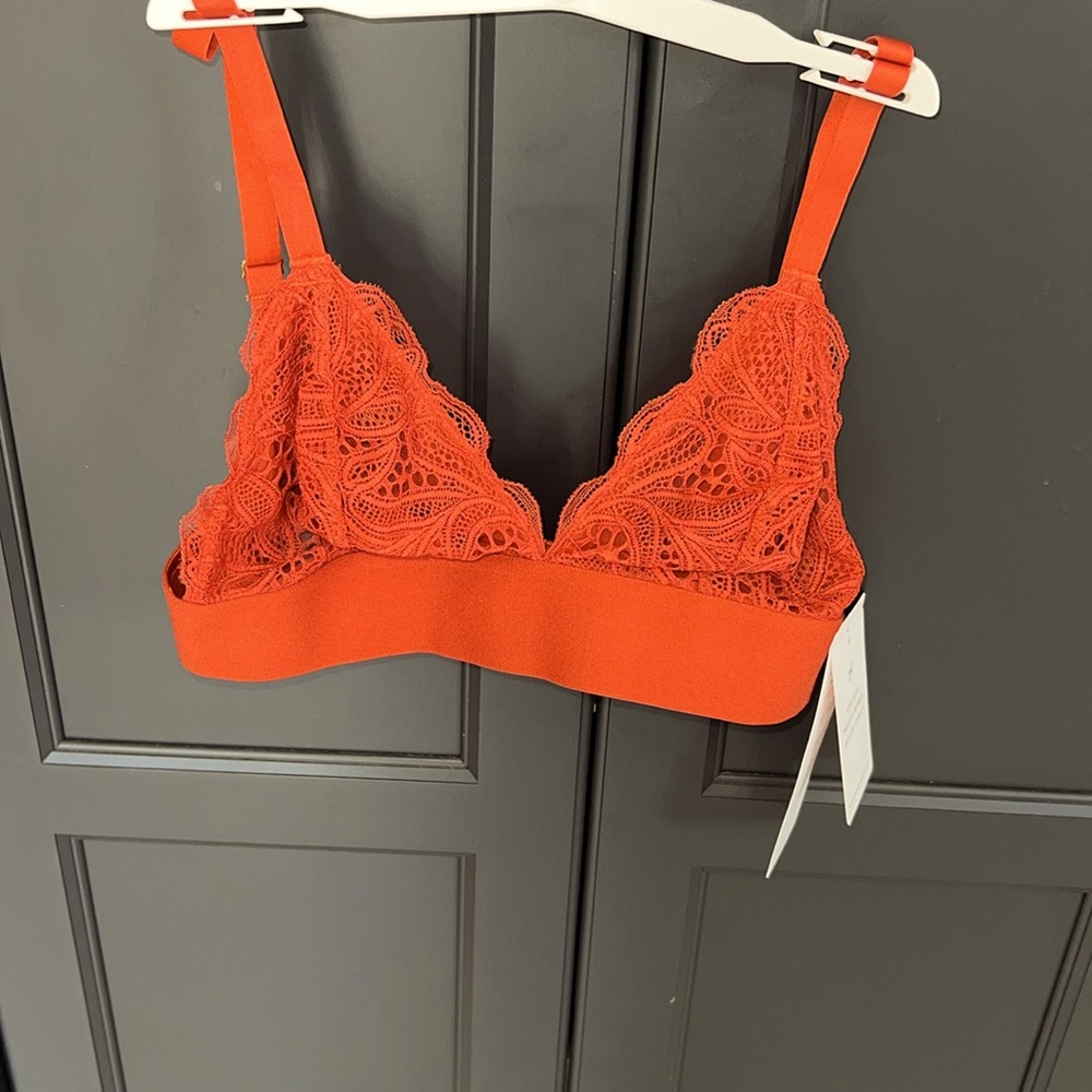 5/$15! NWT Lively lace comfort straps bra